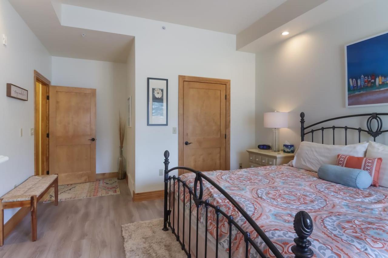 Sugar Beach Villa 1012 Luxury Waterfront Condo Traverse City Luaran gambar